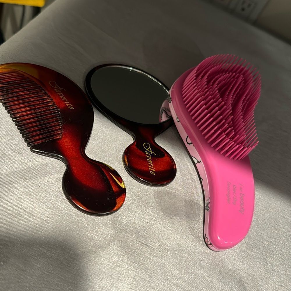 Hair brash 2and mirror bundle